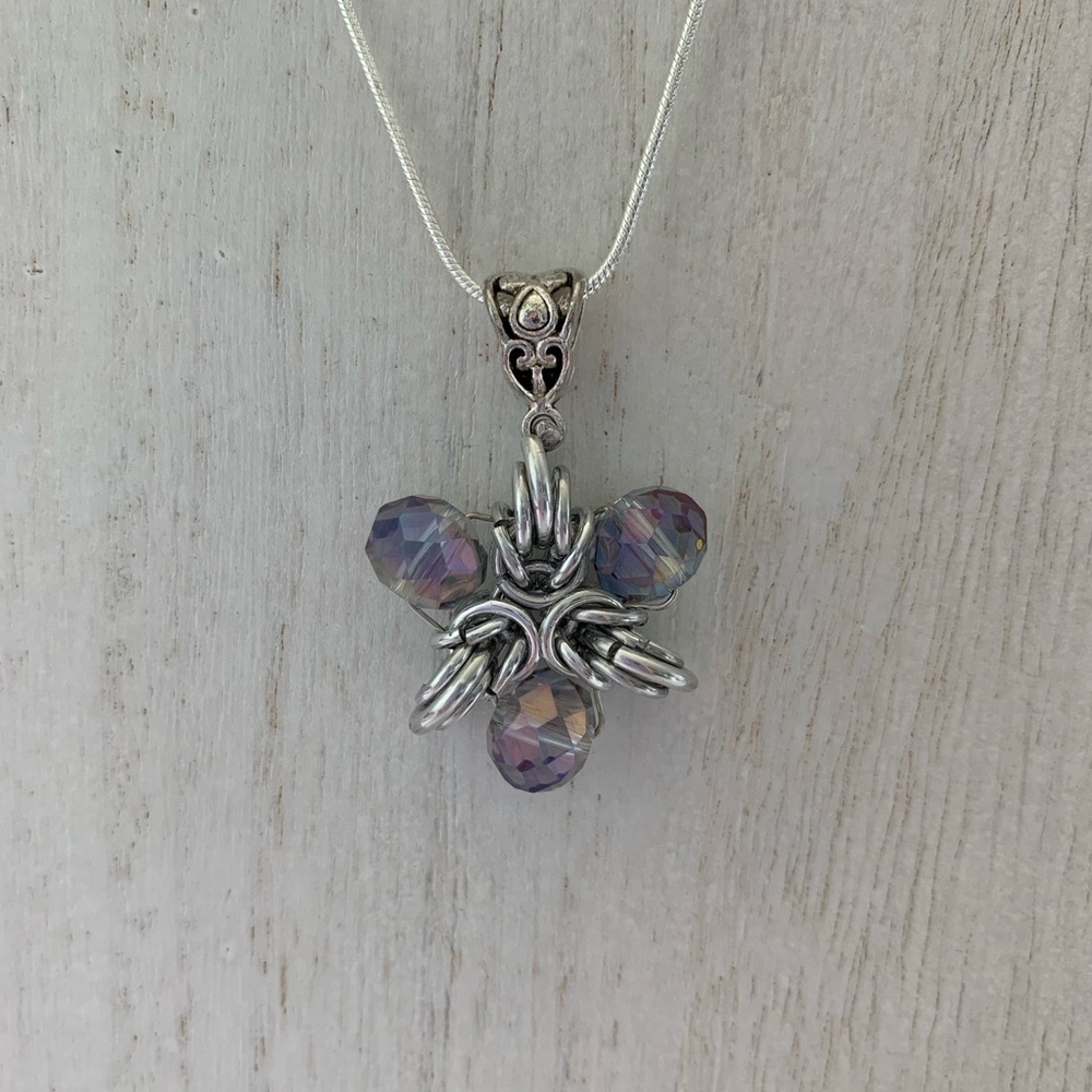 Elf Star chainmaille pendant. Whimsical crystal necklace. - Picture 8 of 11